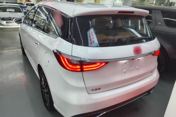 Used BYD Song MAX 2018 1.5T Automatic Smart Connect Elite Model with 6 Seats