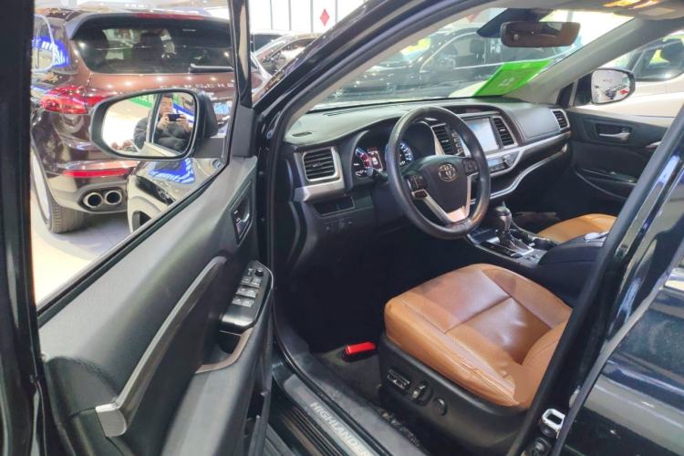 Used Toyota Highlander 2018 2.0T Four-Wheel Drive Knight Edition 7 Seats China VI Standard
