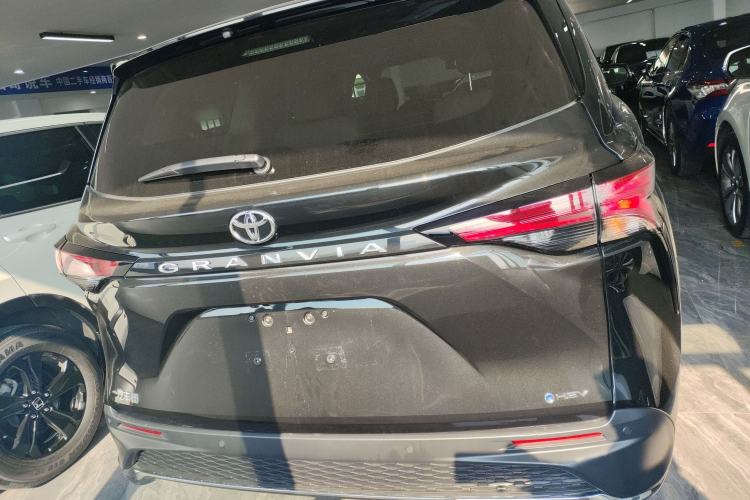 Used Toyota Granvia 2024 2.5L Hybrid Comfort Edition
