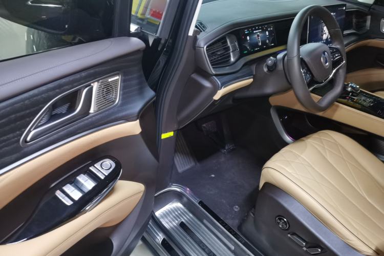 Used Denza D9 2024 EV 600 Four-Wheel-Drive Flagship Model