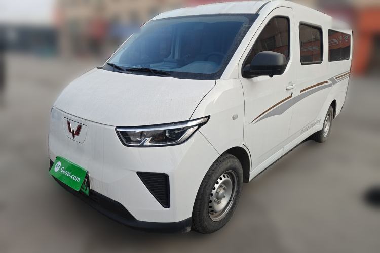 Used Wuling Yangguang 2024 300KM Comfort Version Passenger Van 75kW
