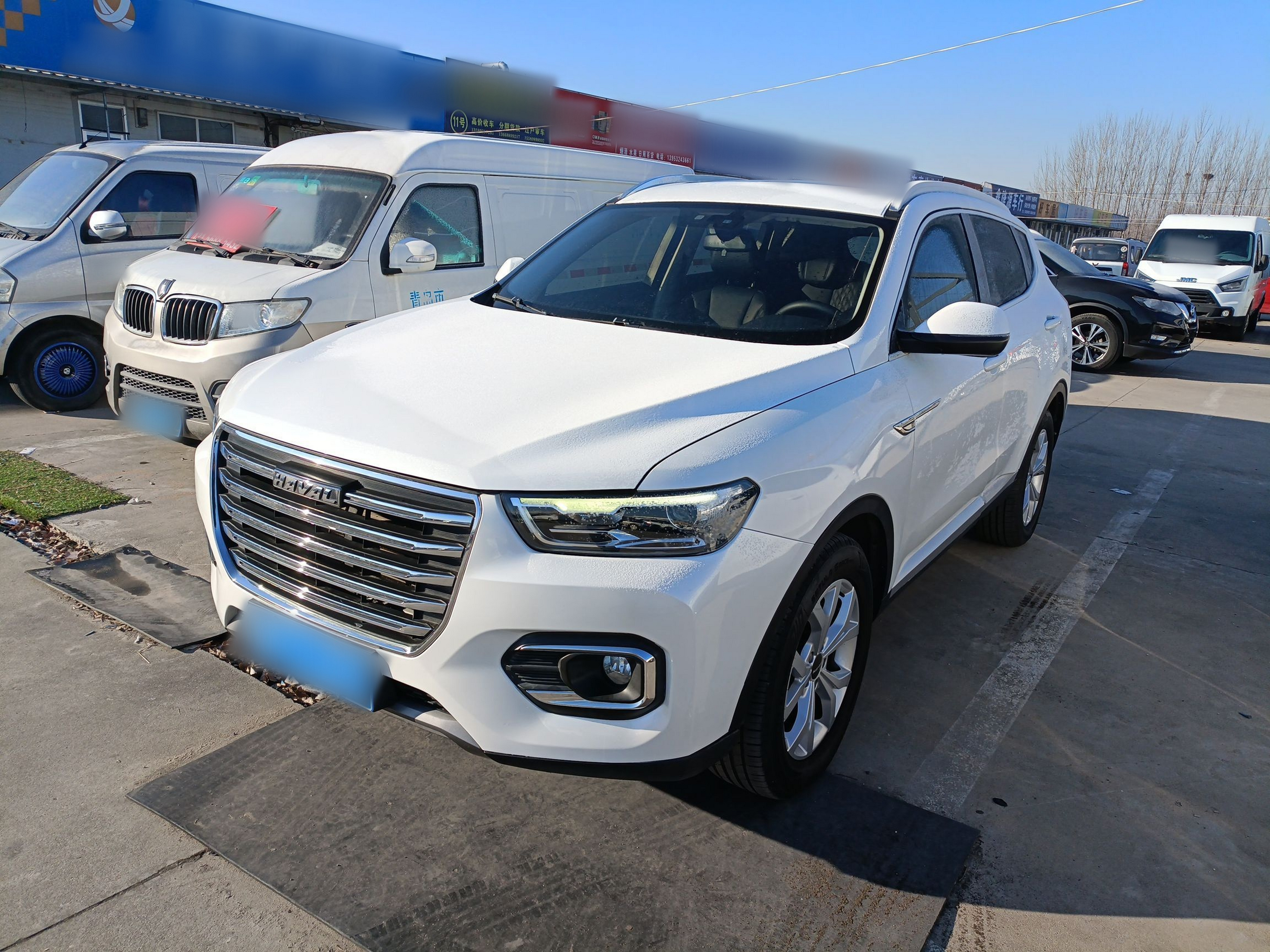 تحت مقدمة السيارة