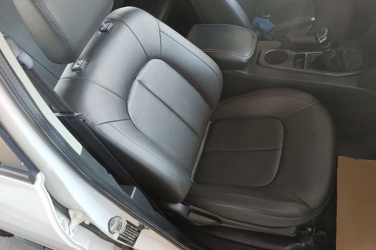 Used JMC Yuhu 5 2019 2.0T Diesel Manual Two-Wheel Drive Entry-Level China VI Standard