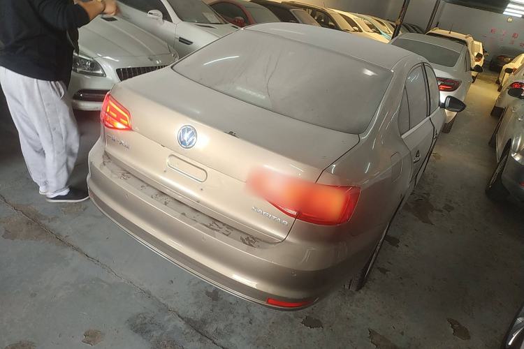 Used Volkswagen Sagitar 2015 1.6L Manual Comfort Model
