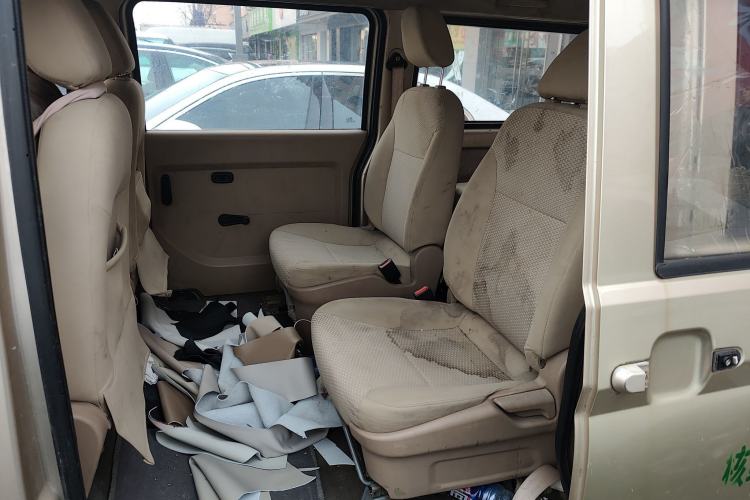 Used Wuling Rongguang 2014 1.5L S Standard Version
