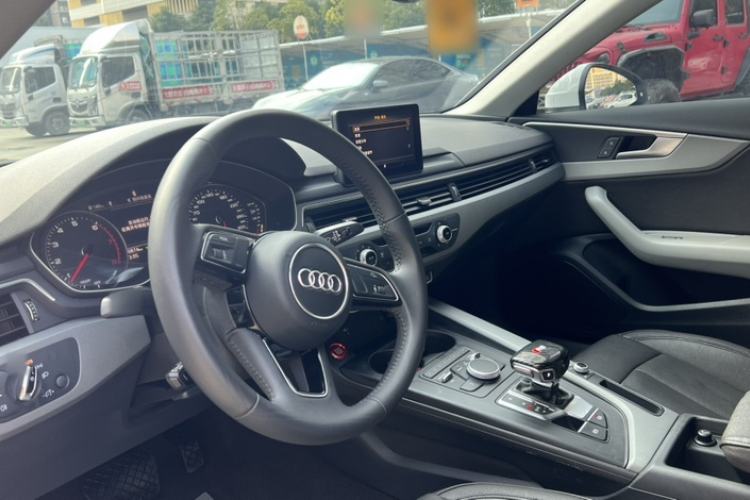 Used Audi A4L 2018 30th Anniversary Edition 40 TFSI Trendy Model
