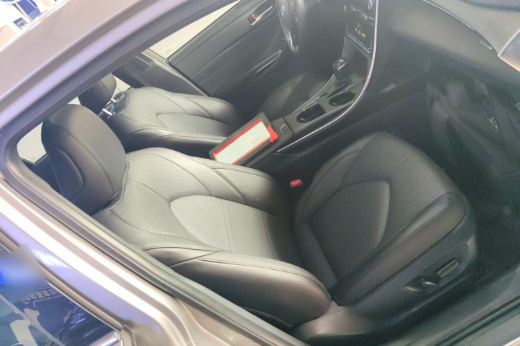 Used Toyota Avalon 2019 Dual-Engine 2.5L Luxury Edition China VI Standard
