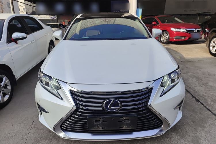 Used Lexus ES 2015 300h Comfort Edition
