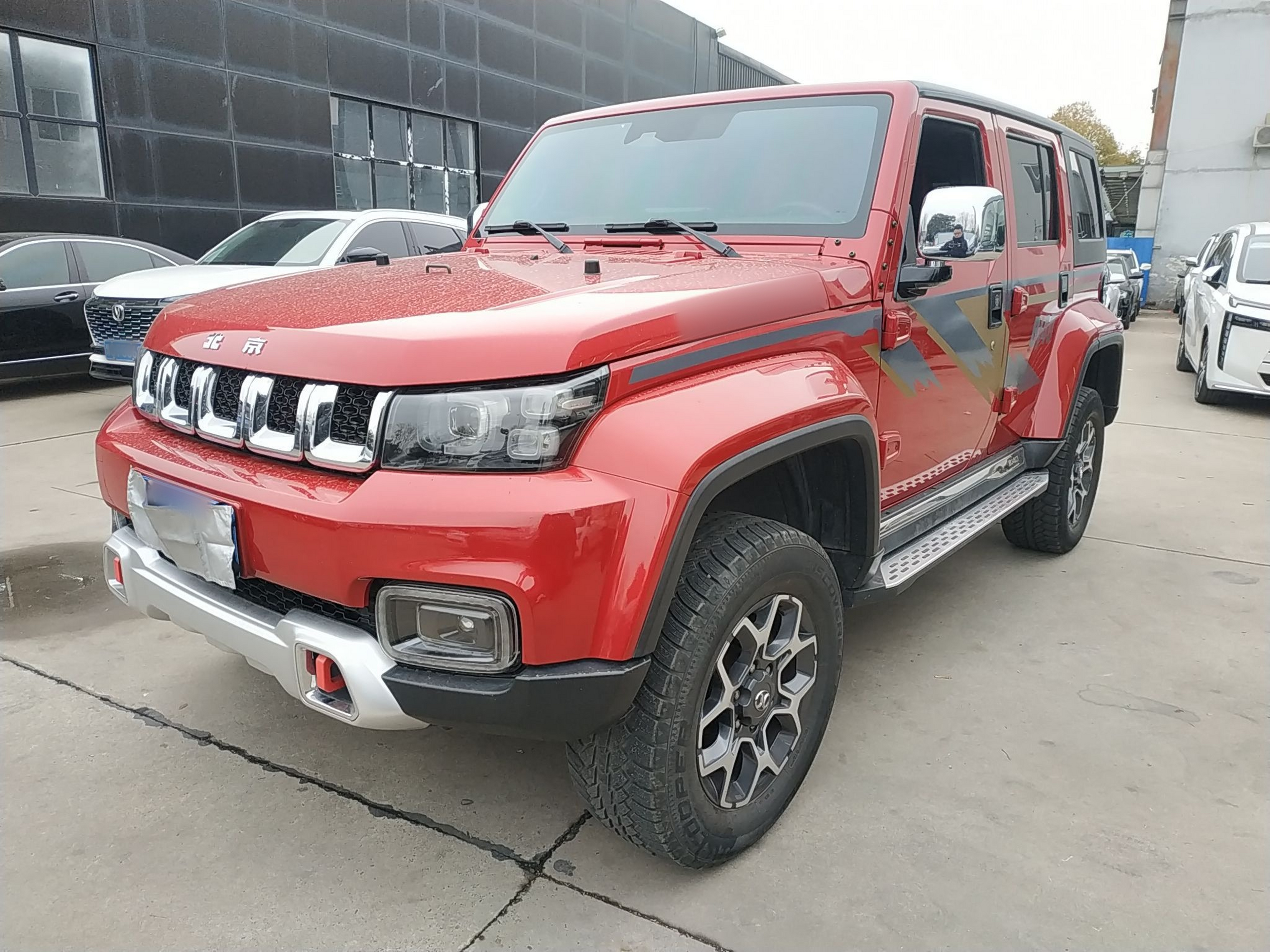 Под передней частью автомобиля