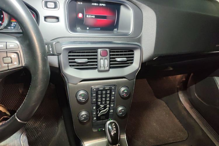 Used Volvo V40 2015 1.6T Zhiyi Edition
