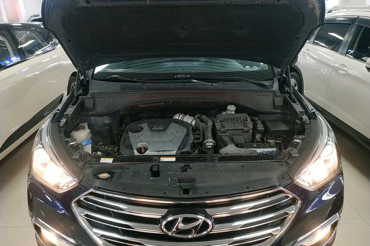 Used Hyundai Santa Fe 2017 2.0T Automatic Two-Wheel Drive Smart Version 7 Seats