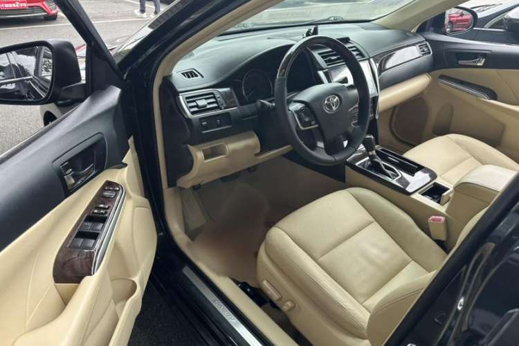 Used Toyota Camry 2016 2.0G 10th Anniversary Leading Edition
