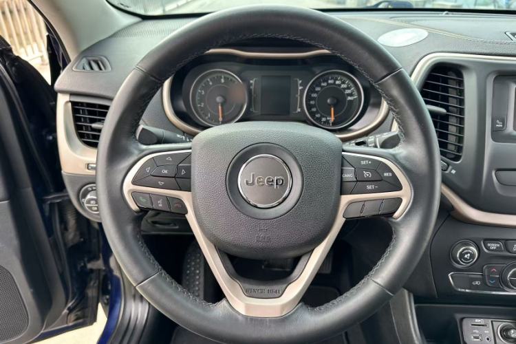 Used  Cherokee 2016 2.4L Leading Edition
