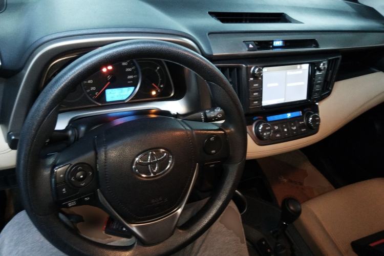 Used Toyota RAV4 2015 2.0L CVT Two-Wheel Drive Fashion Edition