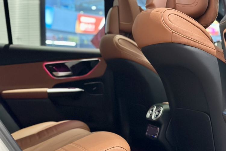 Used Mercedes-Benz GLC 2023 Facelift GLC 260 L 4MATIC Luxury Version 5 Seats
