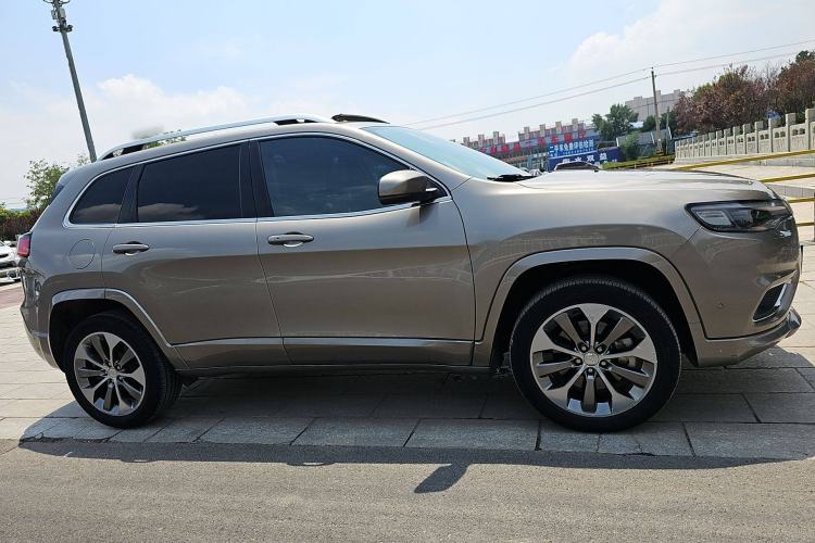 Used  Cherokee 2019 2.0T Four-Wheel Drive All-Round Version China VI
