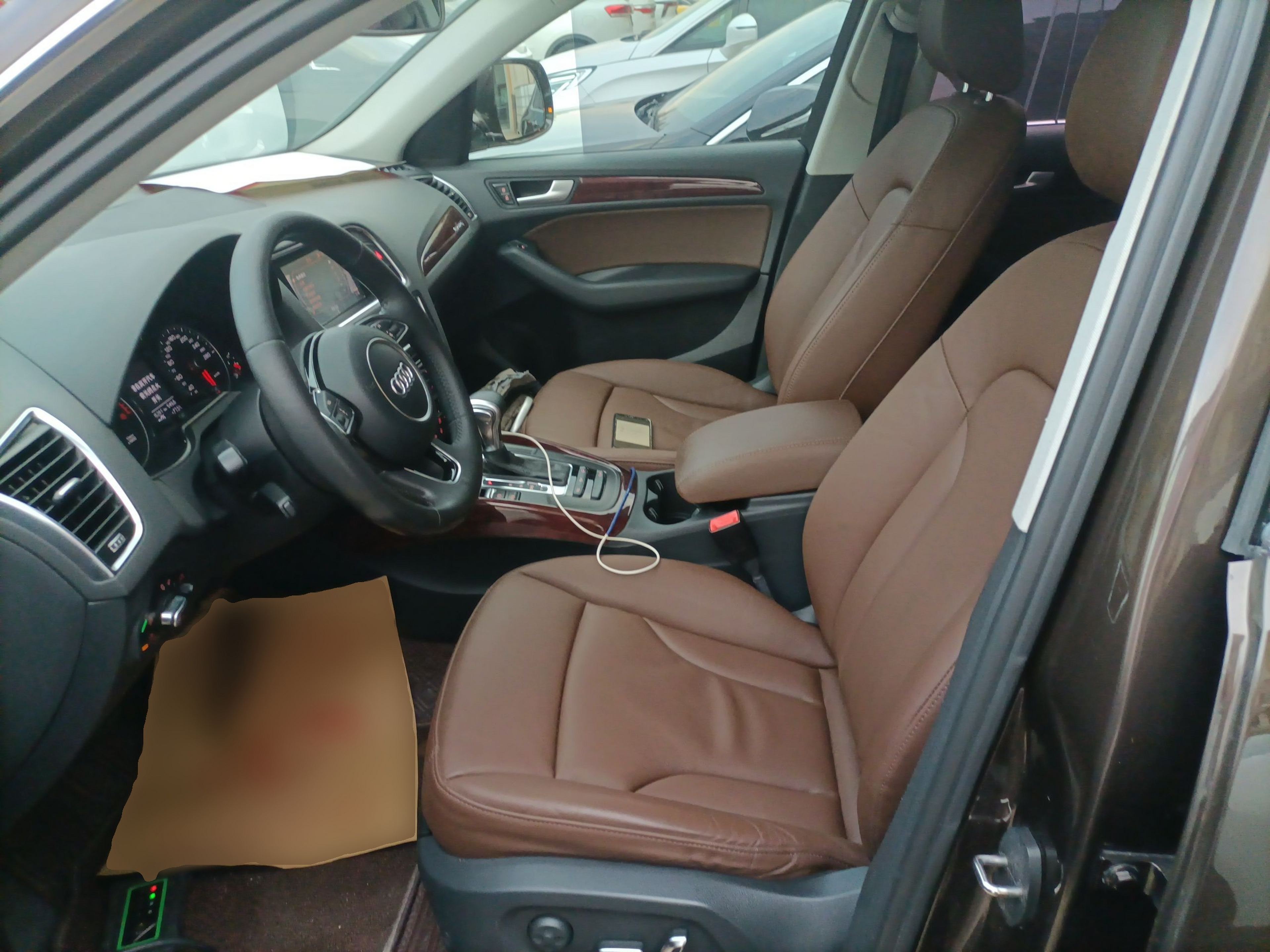 Переднее сиденье в автомобиле