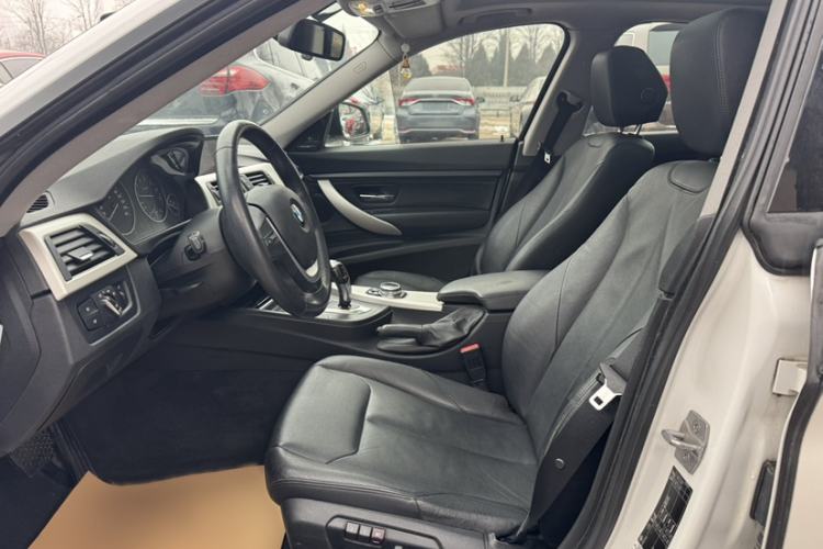 Used BMW 3 Series GT 2014 320i Leading Model