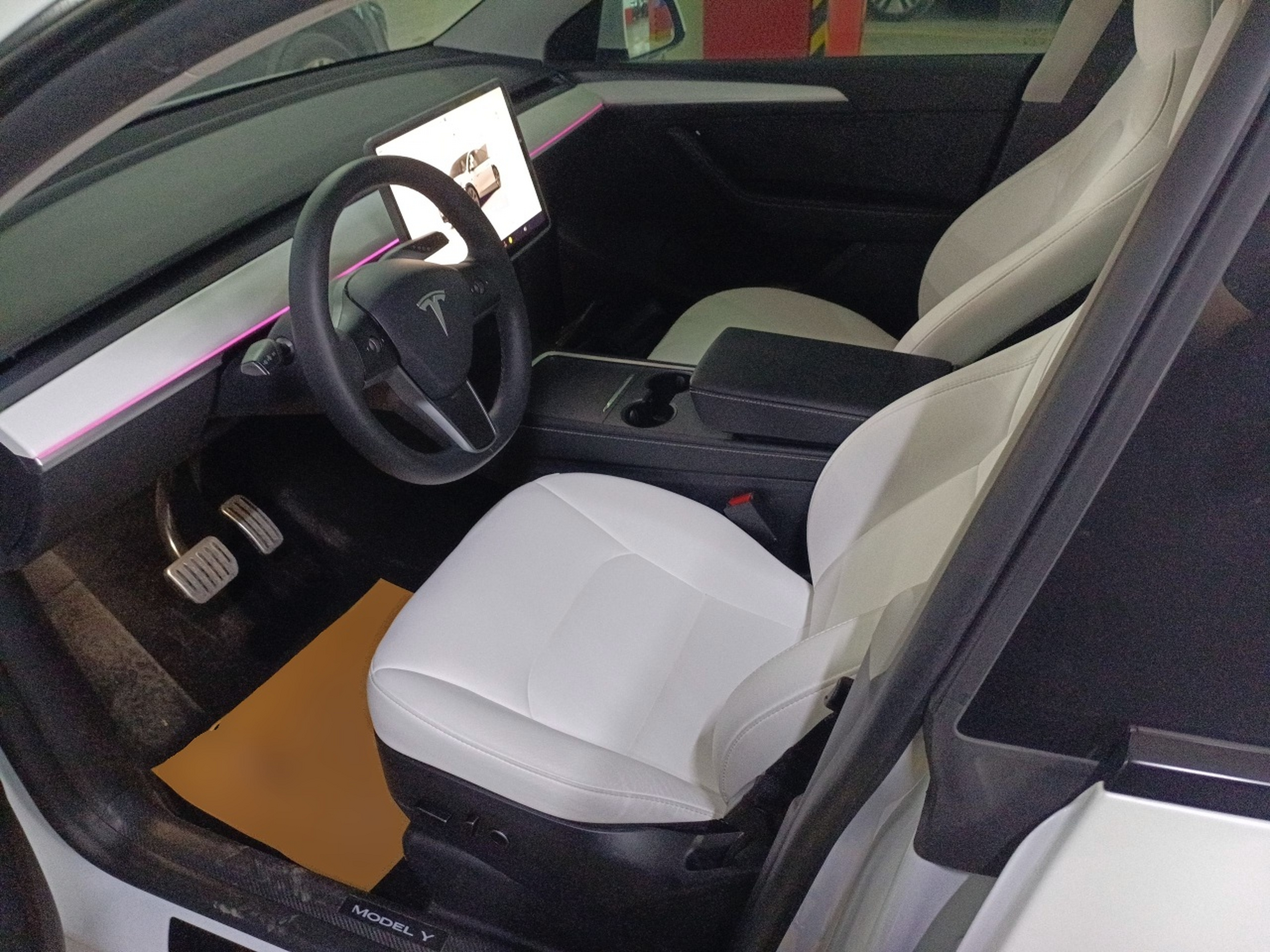 Переднее сиденье в автомобиле