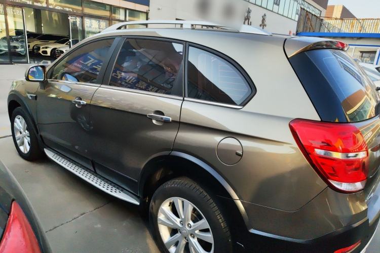 Used Chevrolet Captiva 2015 2.4L 4x4 Flagship Edition 7-Seater
