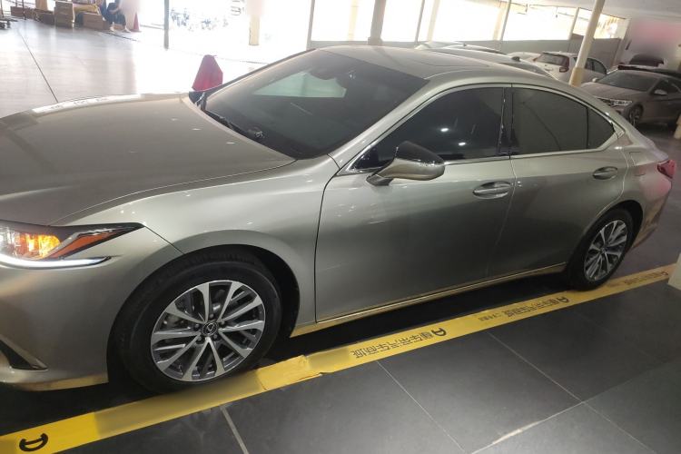 Used Lexus ES 2023 200 Excellence Edition

