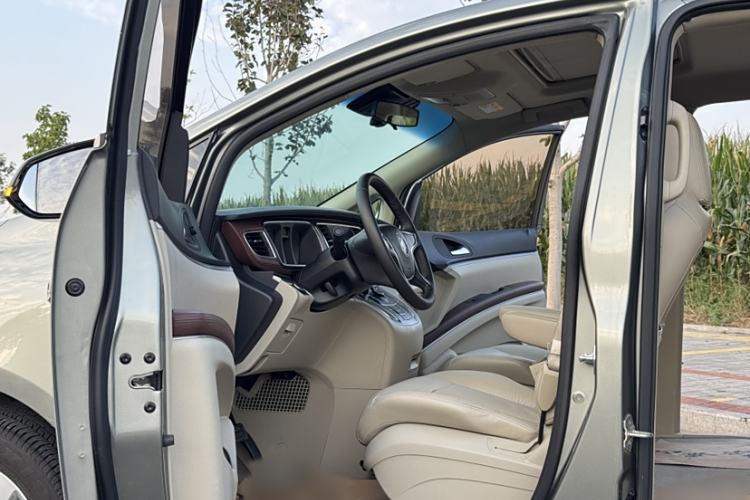 Used Buick GL8 2015 2.4L Luxury Business Premium Edition
