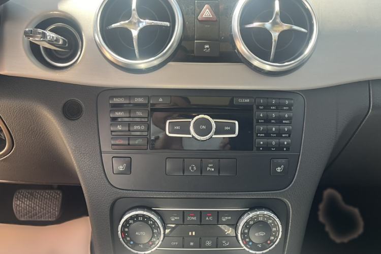 Used Mercedes-Benz GLK-Class 2013 GLK 300 4MATIC Dynamic Sunroof Model