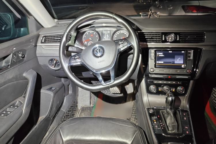 Used Volkswagen Passat 2017 330TSI DSG Luxury Edition
