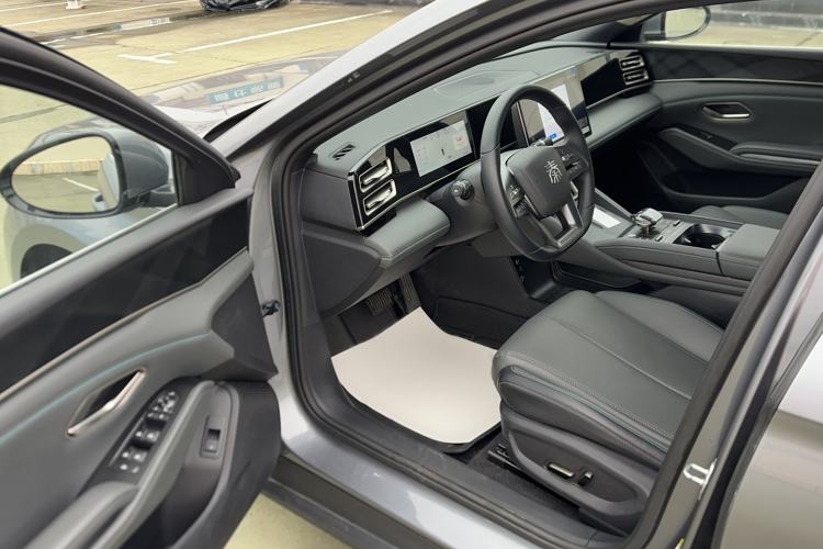 Used BYD Qin L 2025 DM-i Smart Drive 120KM Superior Model
