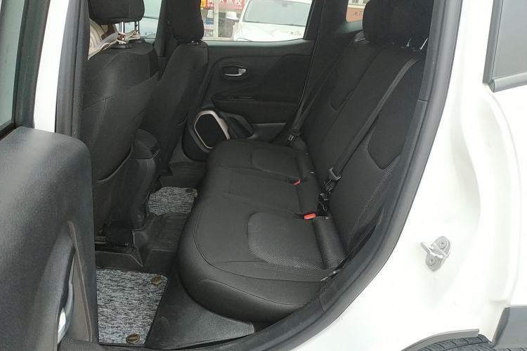 Used  Renegade 2018 Connected Large Screen Version 180T Automatic High-Energy Edition
