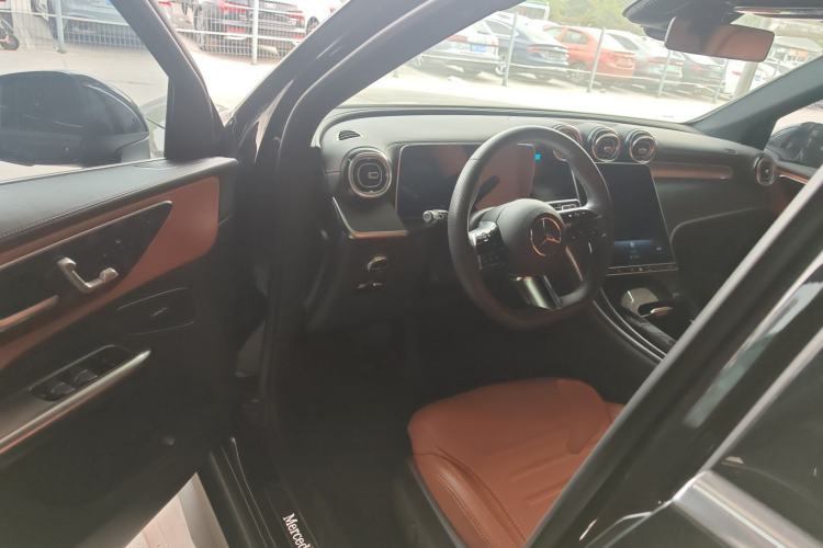 Used Mercedes-Benz GLC 2024 Facelifted GLC 260 L 4MATIC Luxury Version 5 Seats
