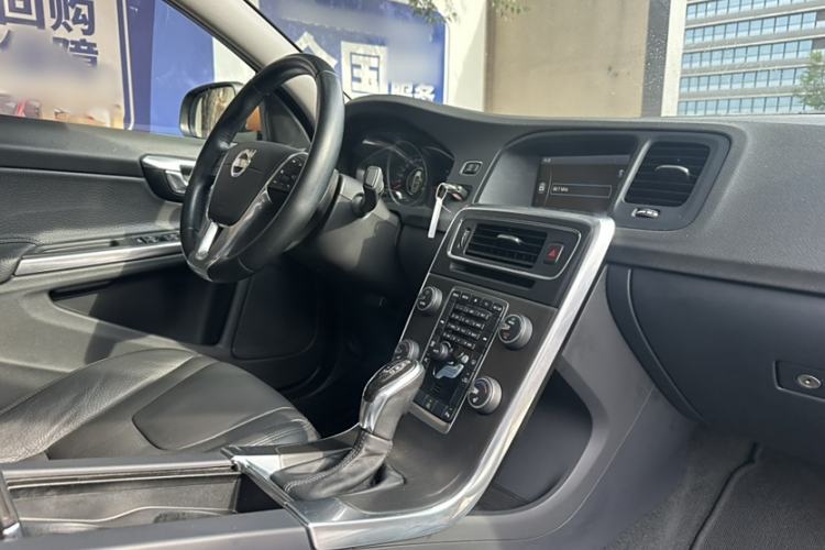 Used Volvo S60 2014 T5 Zhiyi Edition
