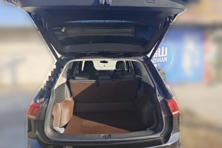 Used Volkswagen Tiguan L 2024 Outstanding Model 330TSI Automatic Two-Wheel Drive R-Line Dragon Glory Edition
