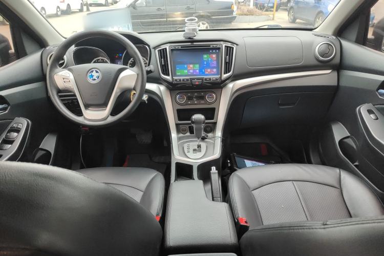 Used Venucia T70 2015 2.0L CVT Smart Edition