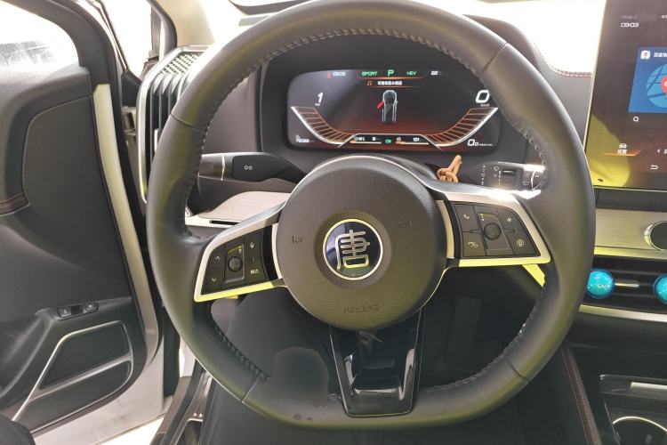 Used BYD Tang New Energy 2018 DM 2.0T All-Wheel Drive Smart Connectivity Luxury Model 7 Seats China V Emission Standard