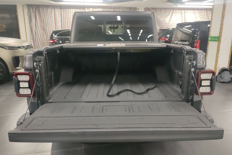 Used  Gladiator 2022 3.6L Pioneer Edition