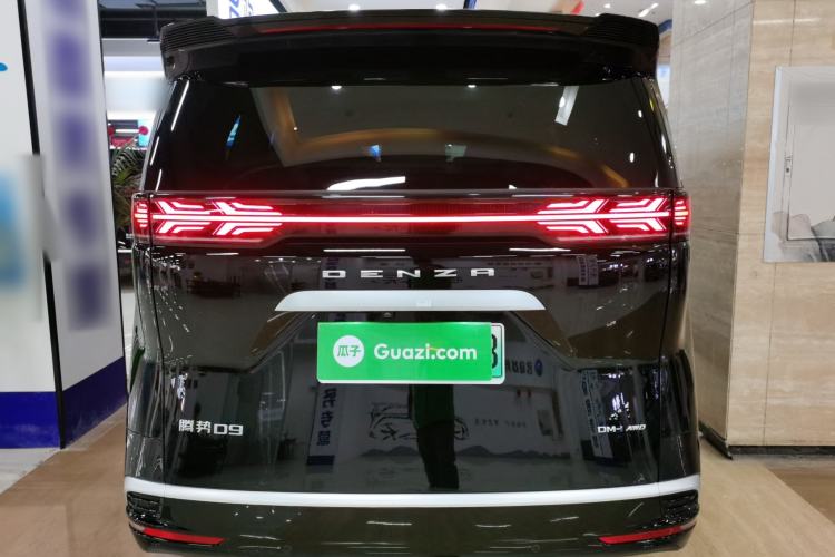 Used Denza D9 2022 DM-i 970 Four-Wheel Drive Flagship Model
