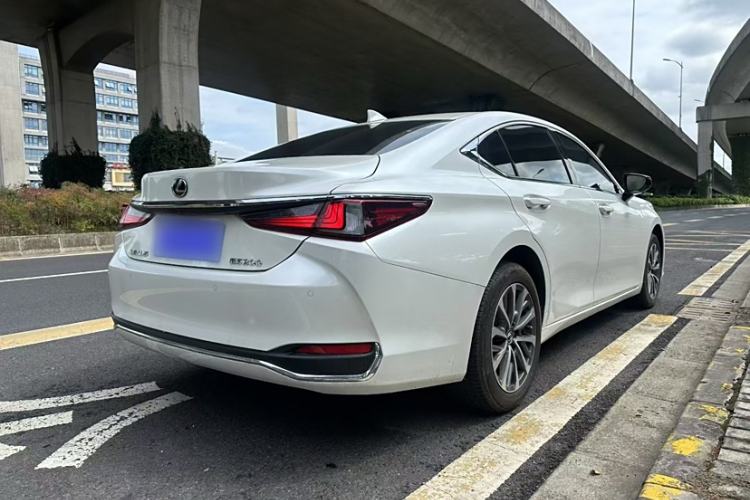 Used Lexus ES 2023 200 Excellence Edition
