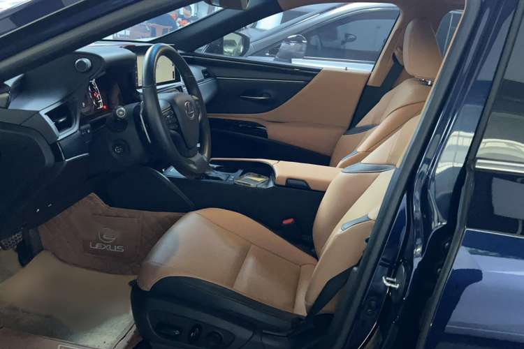 Used Lexus ES 2022 300h Excellence Edition

