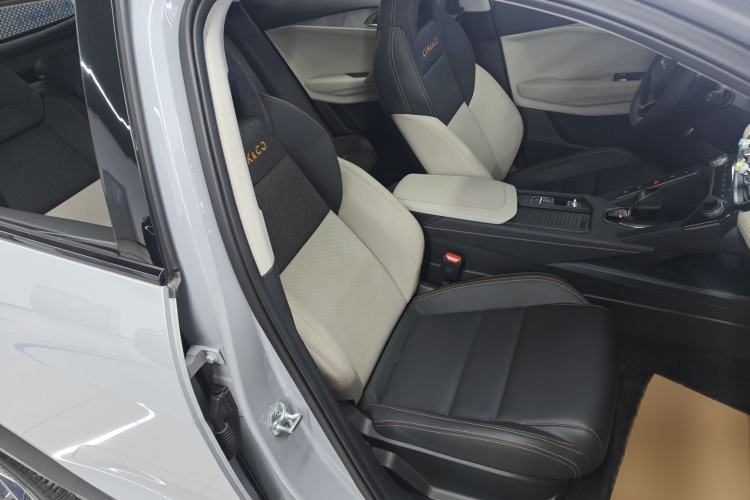 Used Lynk & Co 06 EM-P 2022 PHEV 84 km Range Pro Version
