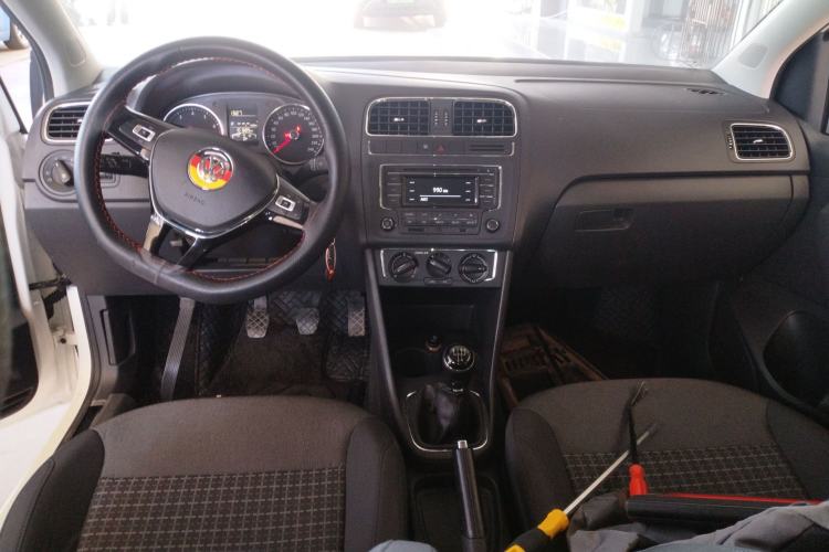 Used Volkswagen Polo 2016 1.6L manual Comfort trim level