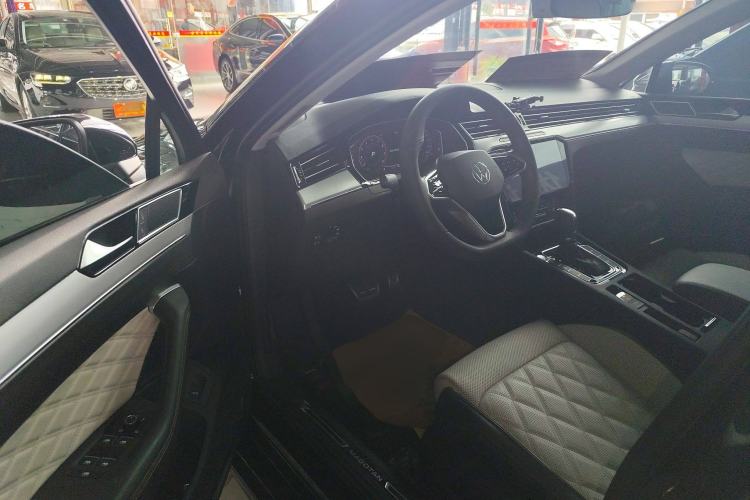 Used Volkswagen Magotan 2023 2 Million Units Limited Edition 330TSI DSG Leading Version
