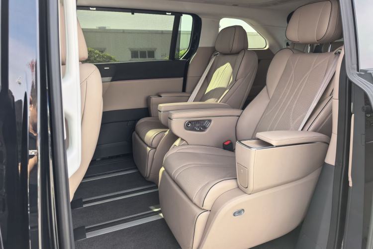 Used XPeng X9 2025 740 Ultra-Long Range Max
