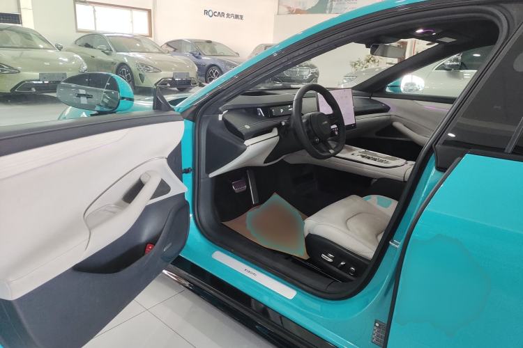 Used Xiaomi Auto SU7 2024 Four-Wheel Drive Ultra-Long Range Advanced Intelligent Driving Max Edition