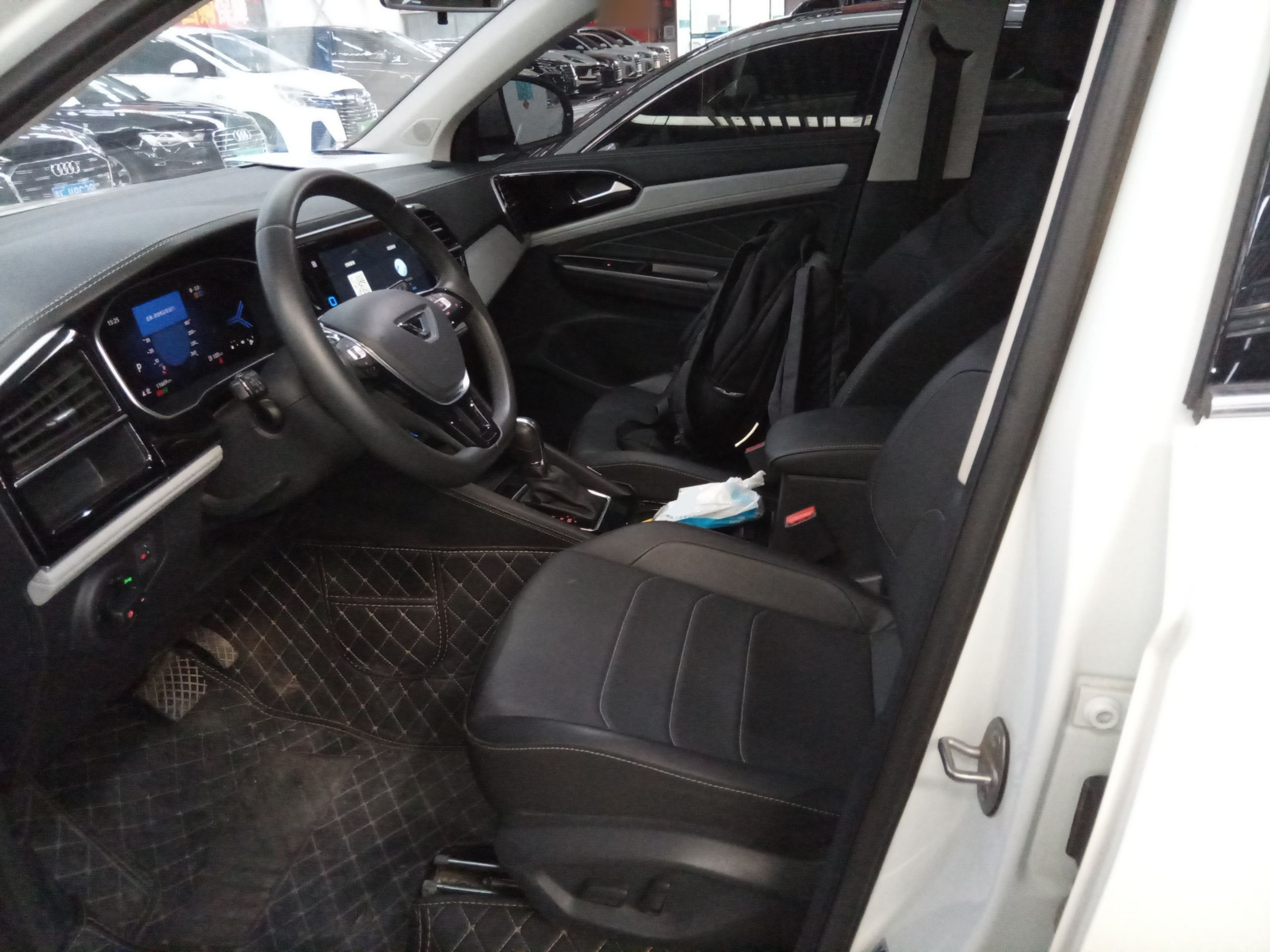 Переднее сиденье в автомобиле