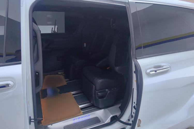 Used Toyota Sienna 2021 2.5L Hybrid Premium Edition
