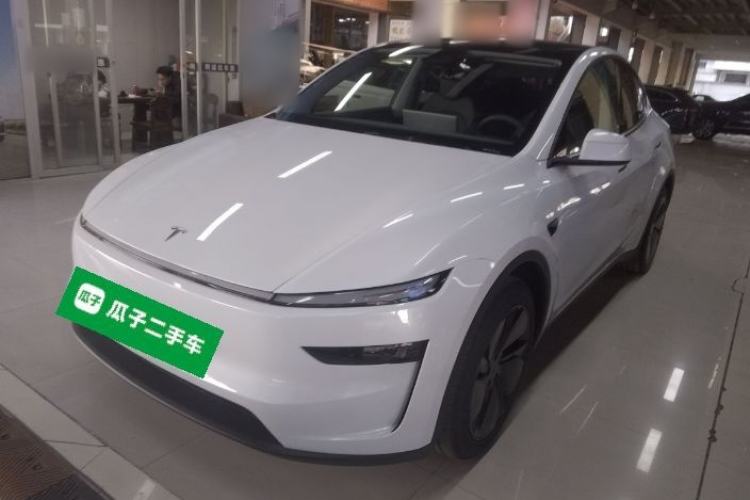 Used Tesla Model Y 2025 Rear-Wheel-Drive Version
