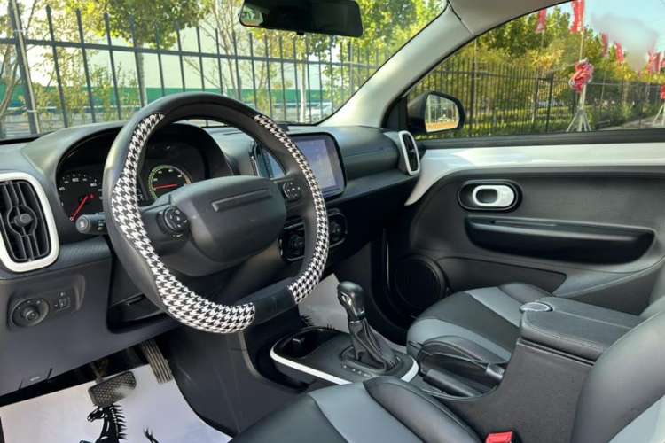 Used Roewe Clever 2021 302 km New Four-Seater Super-Efficient Version
