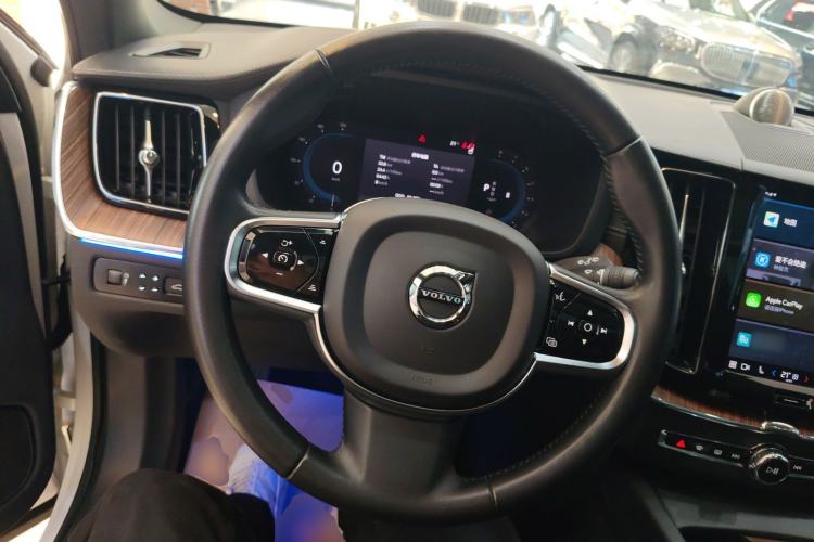 Used Volvo XC60 2022 B5 4x4 Smart Luxury Edition
