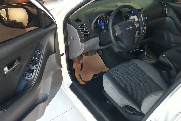 Used Hyundai Celesta 2011 1.6L Automatic Comfort Model
